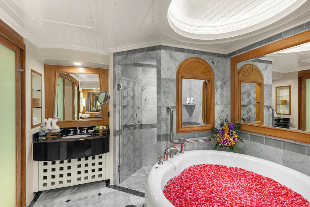 Royal Wing Suites Spa 82/82