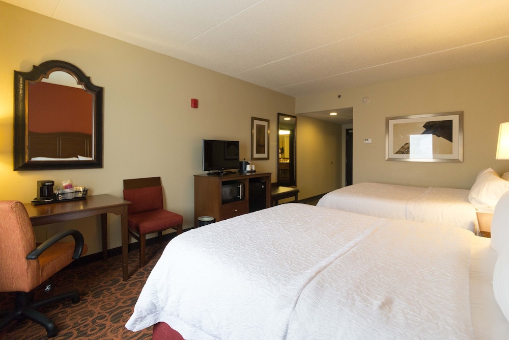 Hampton Inn Columbus South 18/45