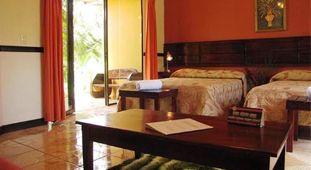 Ara Ambigua Lodge 29/50