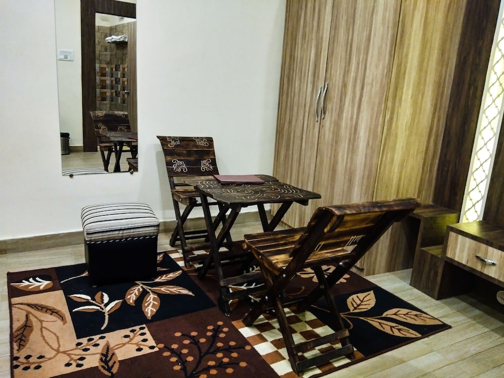 Dwivedi Hotels Sri Omkar Palace 29/37