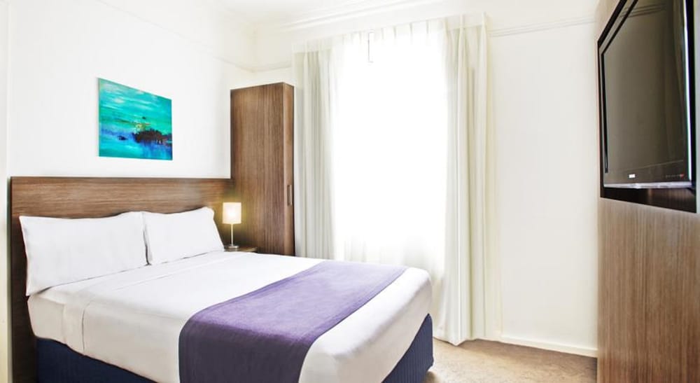 Cottesloe Beach Hotel 16/68