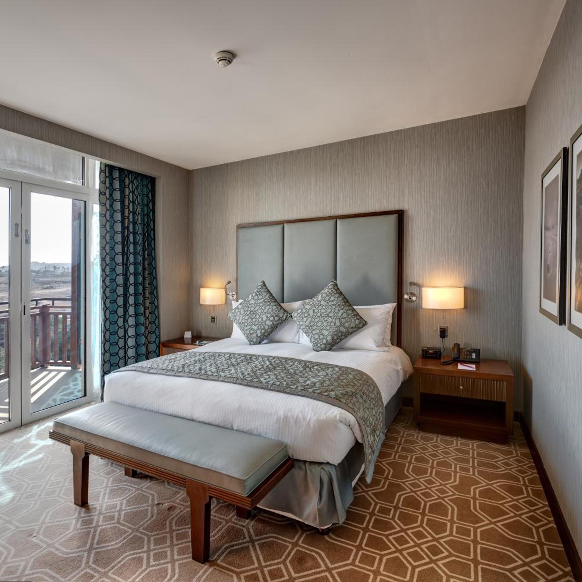 Standard, King Bed, Balcony, Middle Floor
