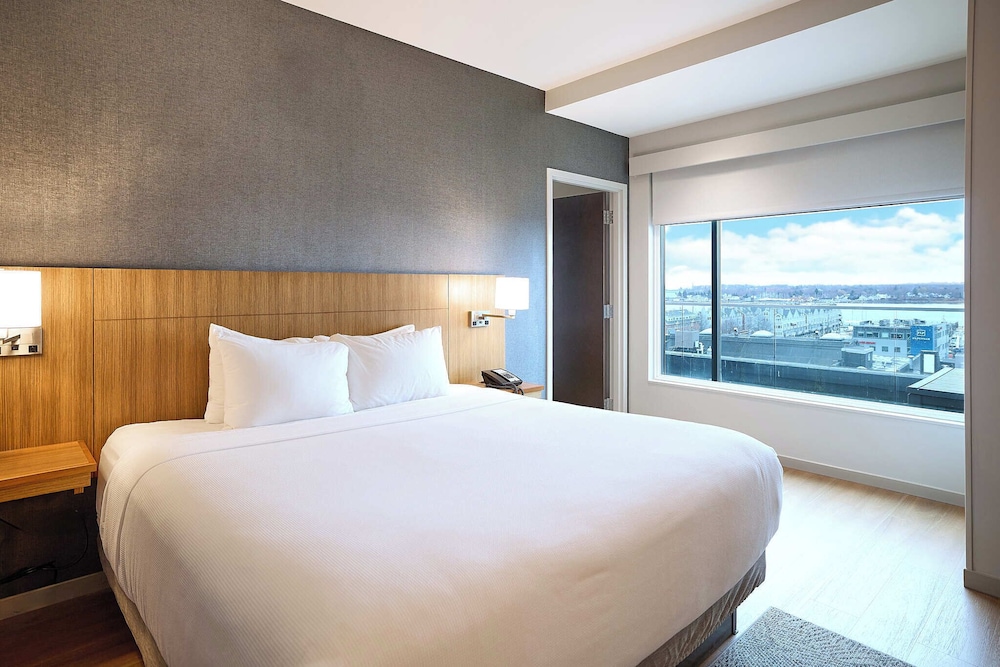 1 Bedroom, Suite, King Bed, Bay View, Sofa