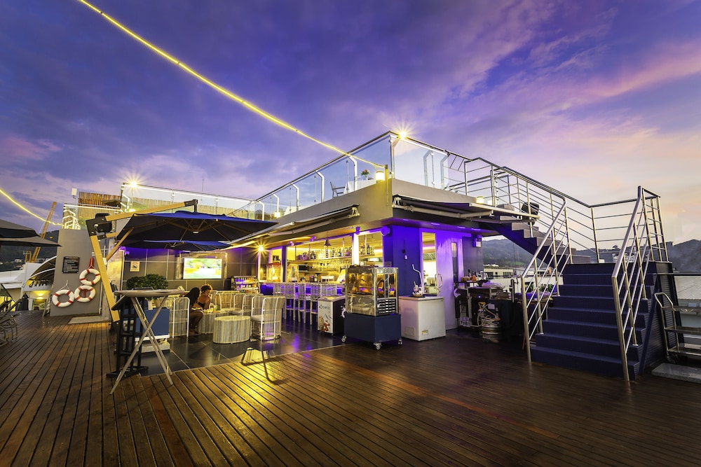 Hotel Clover Patong Phuket in PATONG BEACH