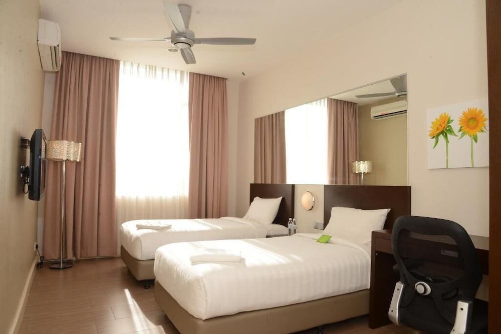 101 HOTEL BINTULU 23/28