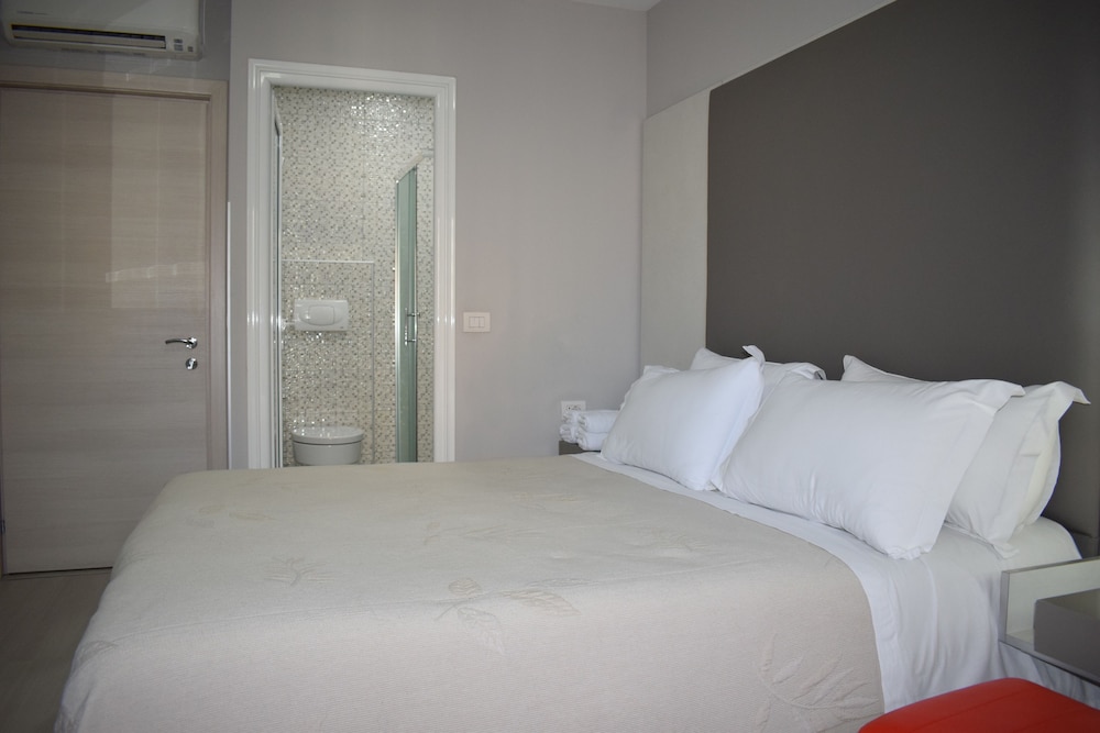 Freddy S Hotel 30/60