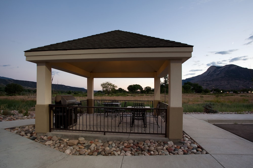 Western Slope Suites 3/59