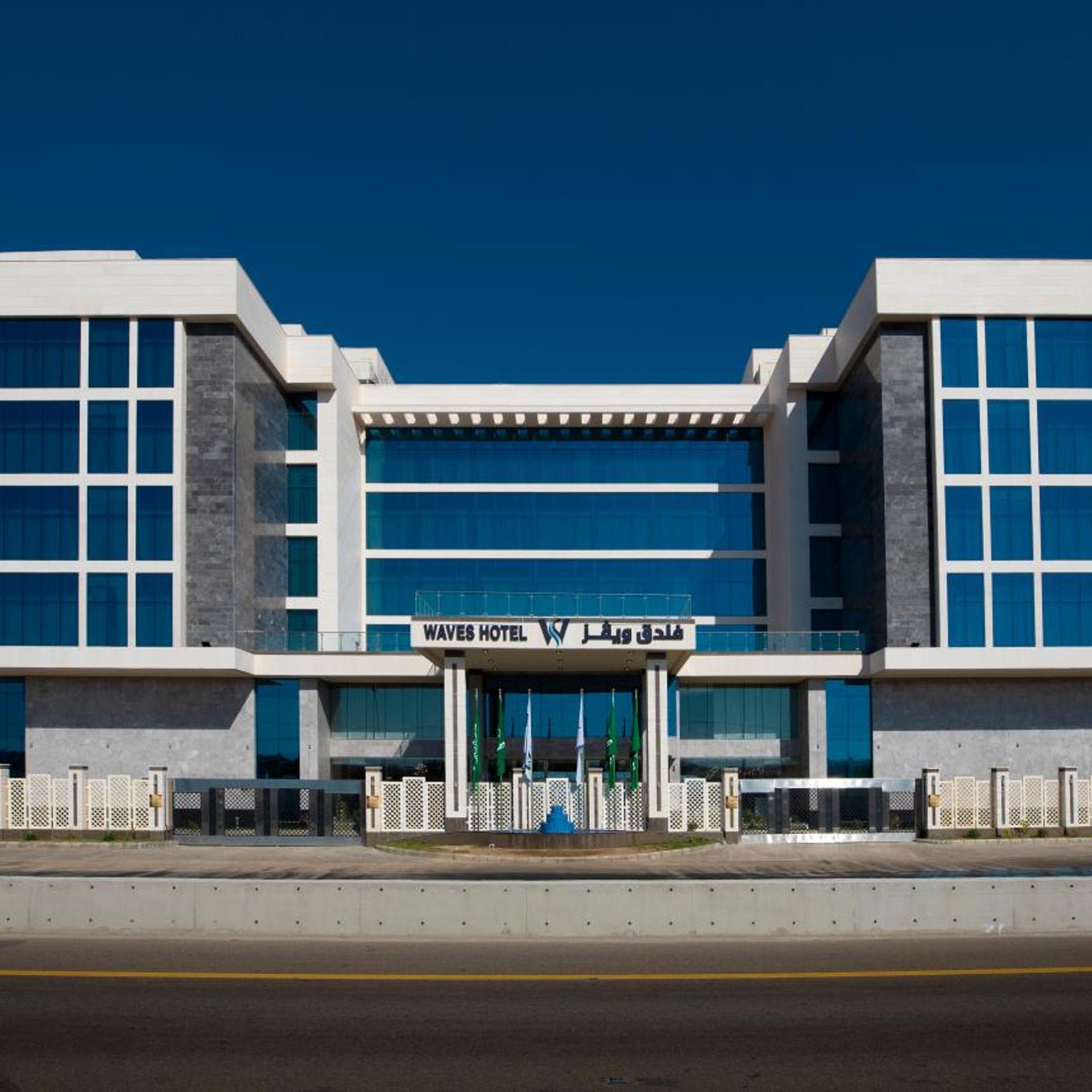 Waves Hotel in UMLUJ