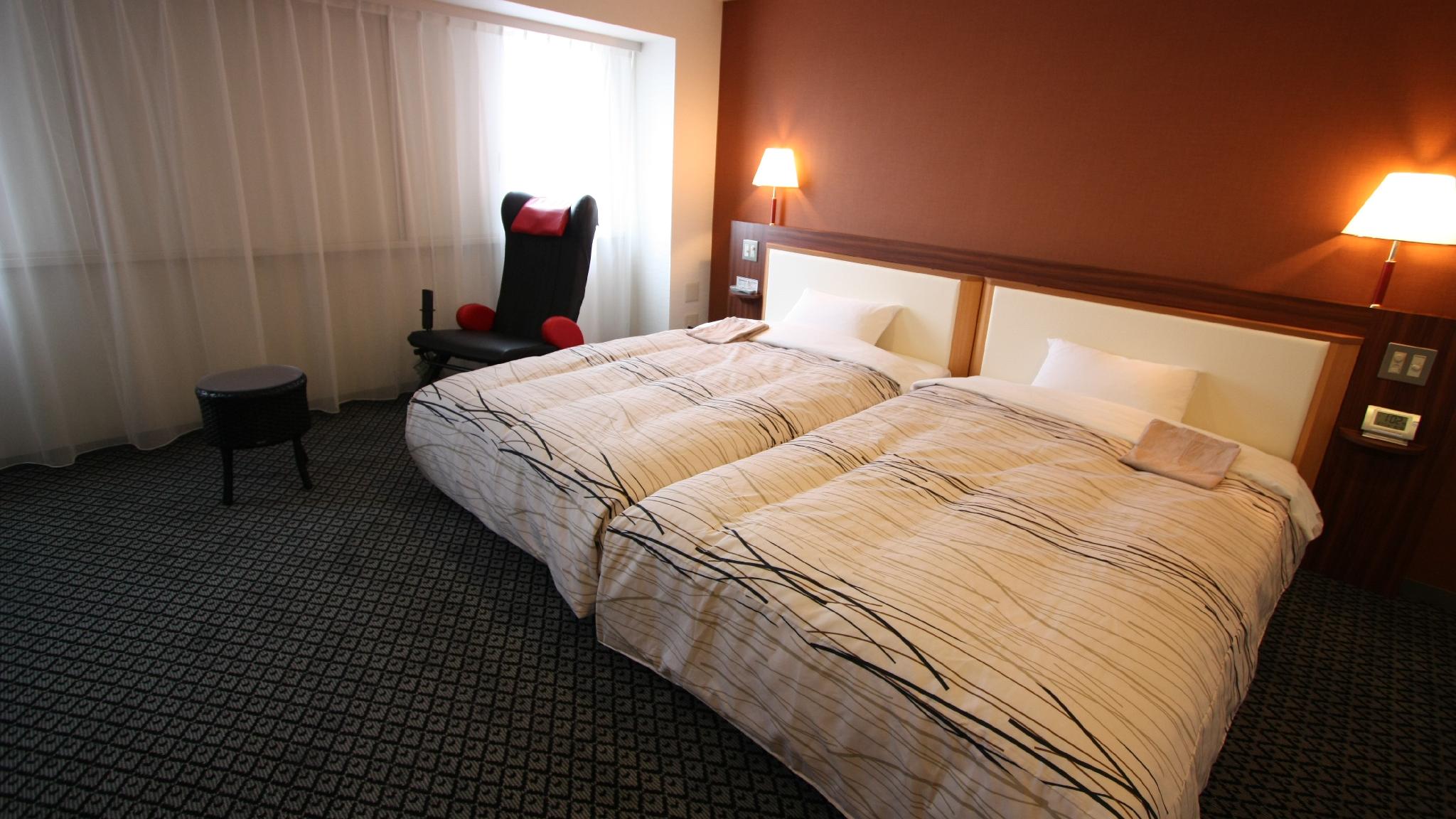 Hollywood, Deluxe, Twin Beds