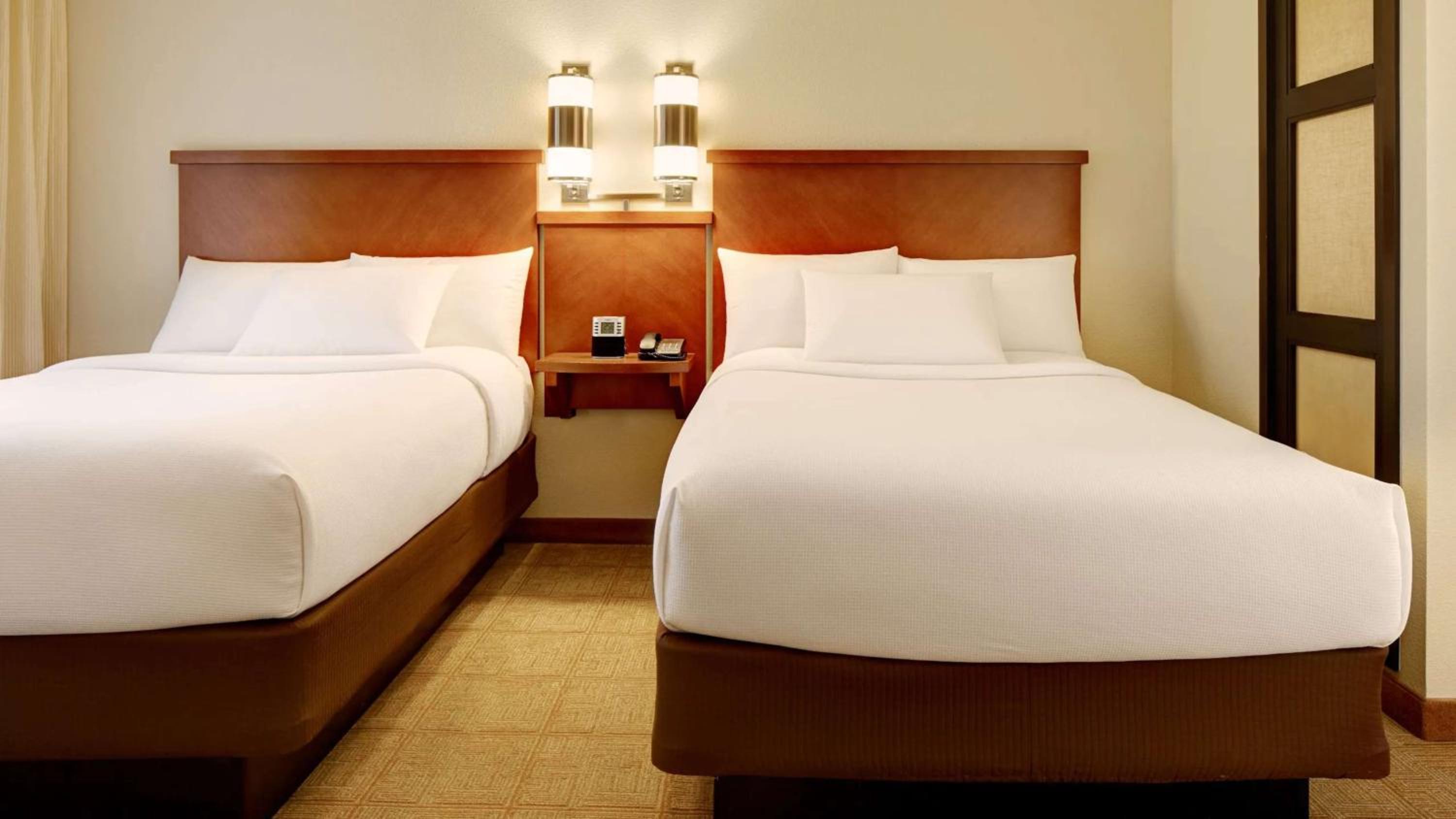 غرفة بسريرين مزدوجين مع أريكة، Sonesta Select Atlanta Duluth 12/20