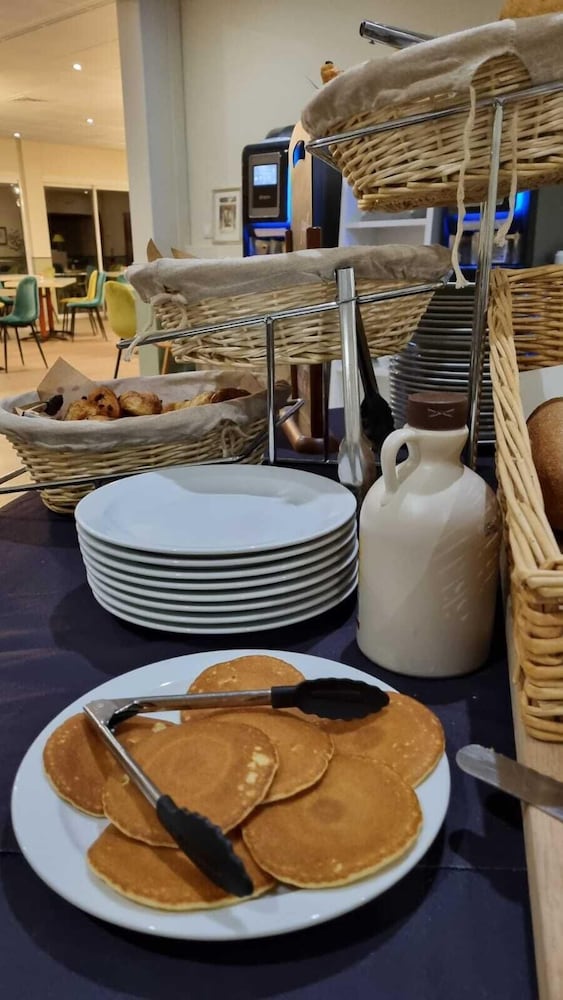 restaurant cafeteria