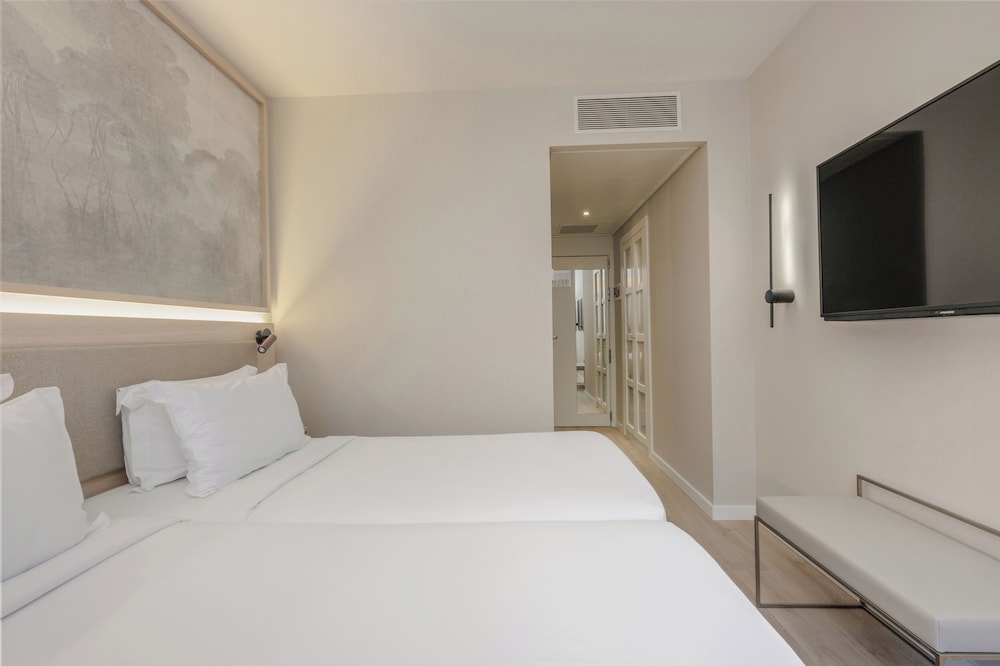 COMFORT, TWIN BEDS