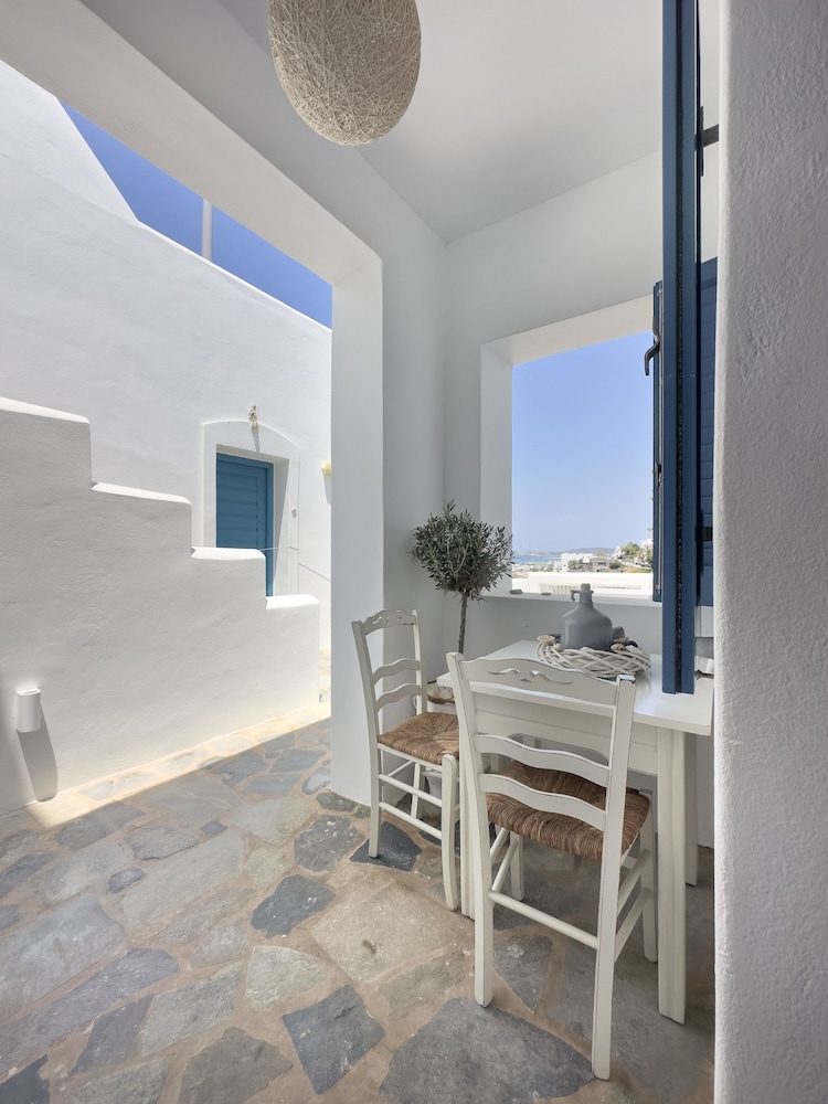 Alexandros Studios And Apartments 66/76