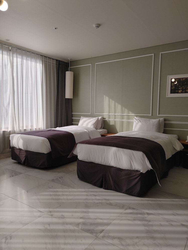 Jk Blossom Hotel 35/72