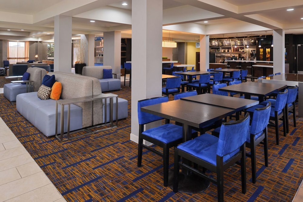 Country Inn & Suites by Radisson, Brown Deer - Milwaukee North 56/65