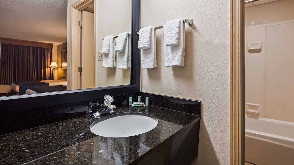 Best Western Windsor Suites 12/32