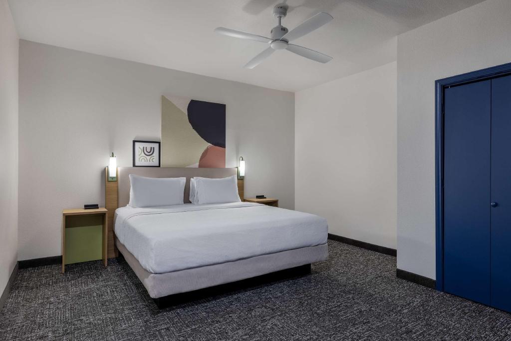 Room, 2 King Beds, 2 Bathrooms, Sofa, Living and Dining Areas
