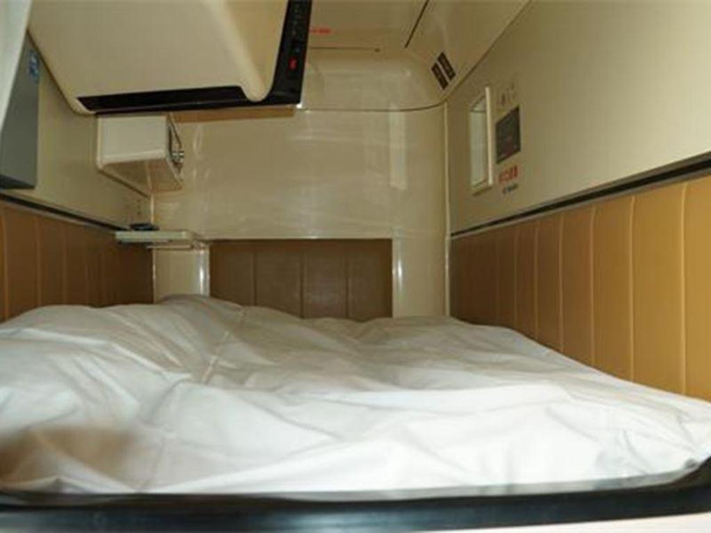 Capsule, Male Dorm, Low Floor
