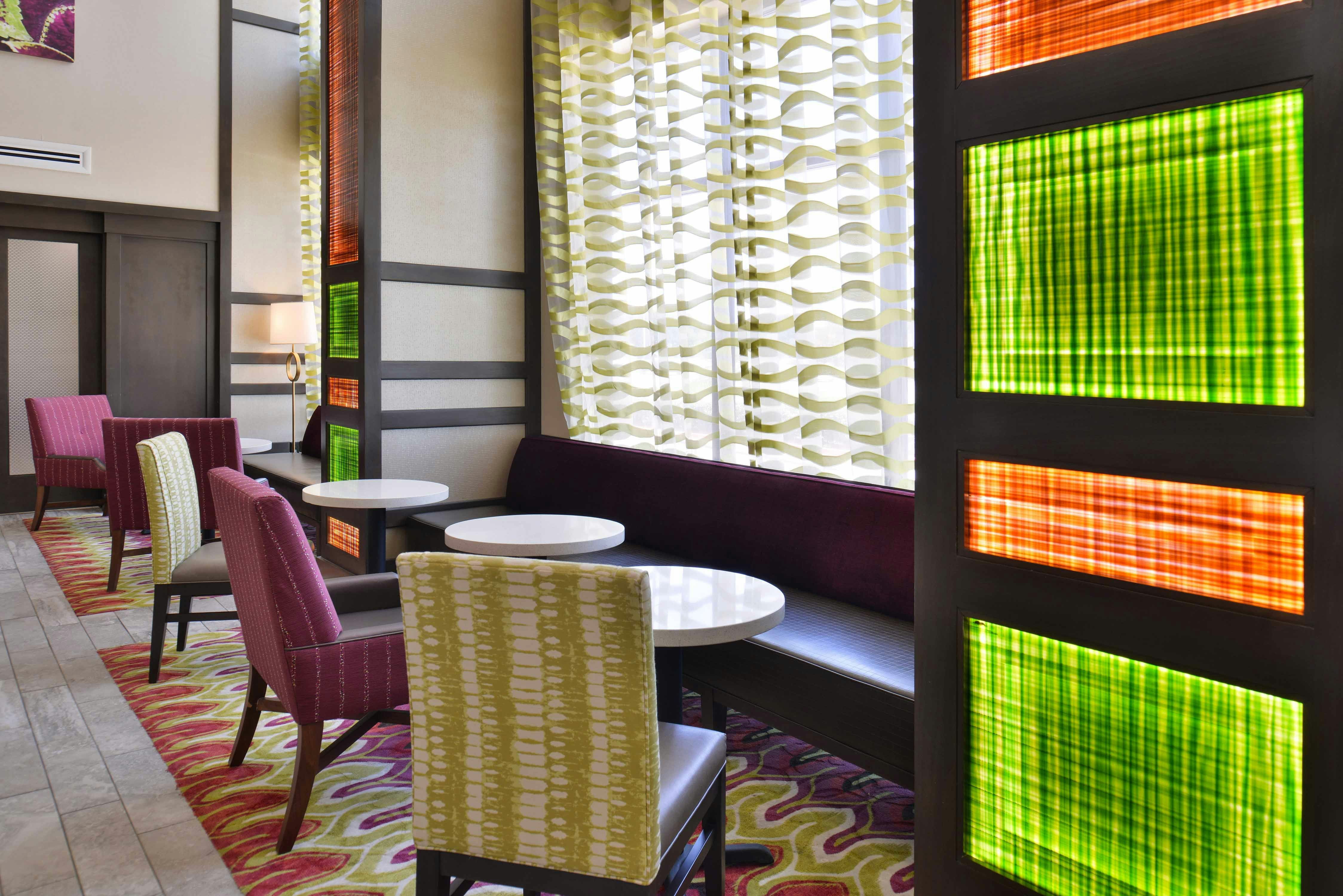 Hampton Inn Suites Dallas Market Center 49/75