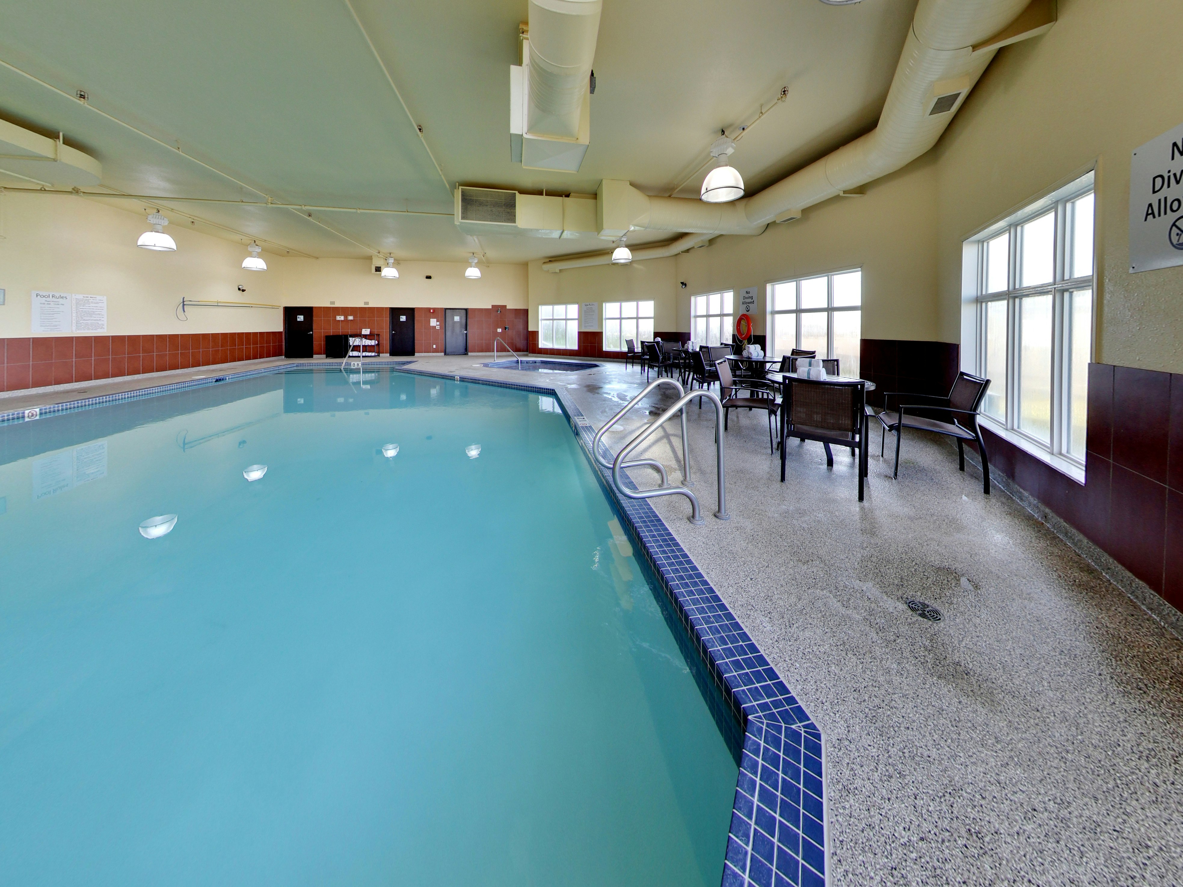 Holiday Inn Express Hotel Suites Edmonton International Airport 24/50