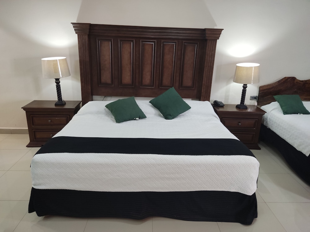 Hotel Posada Santa Fe 10/50