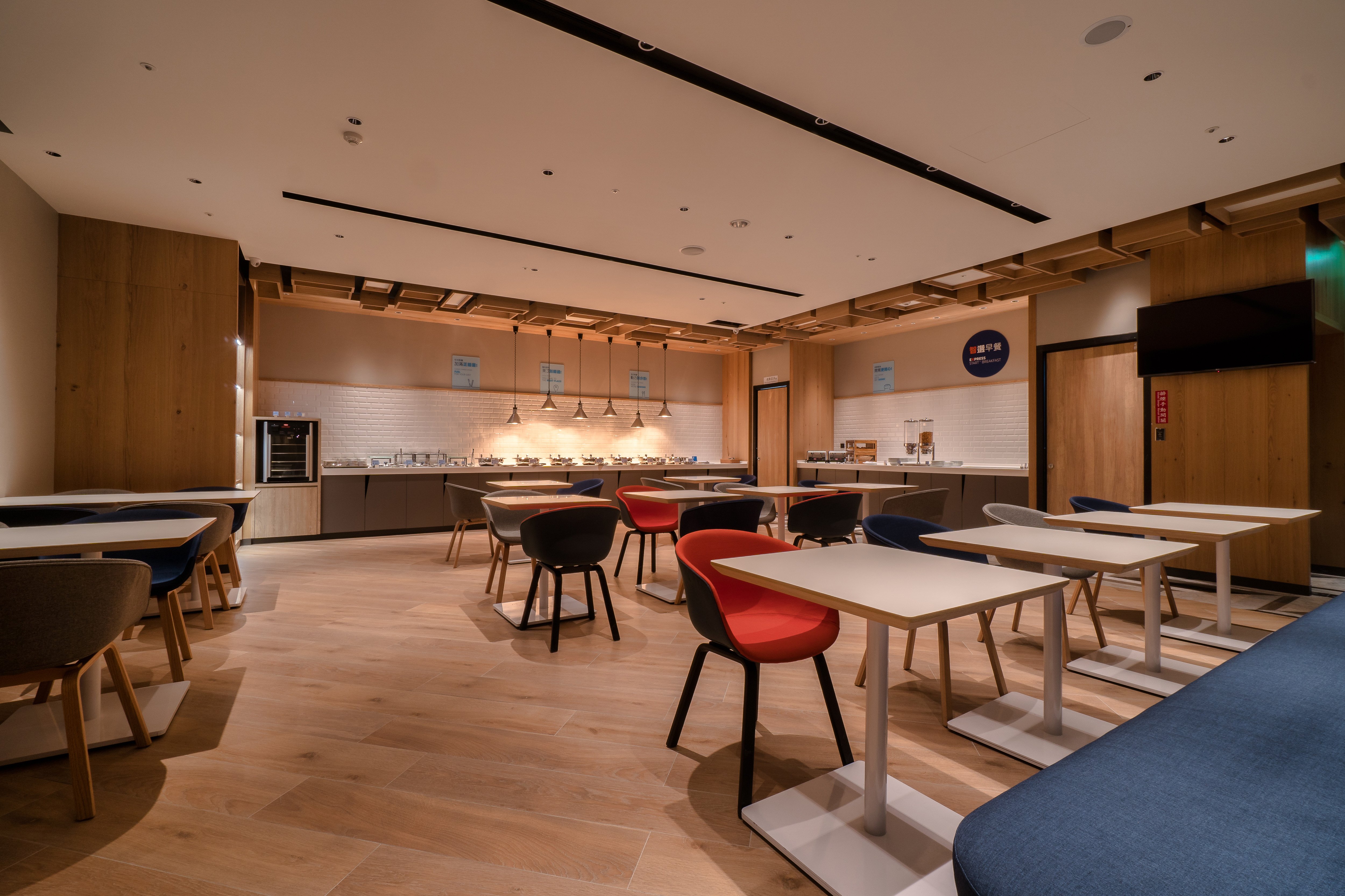Holiday Inn Express Chiayi 35/49