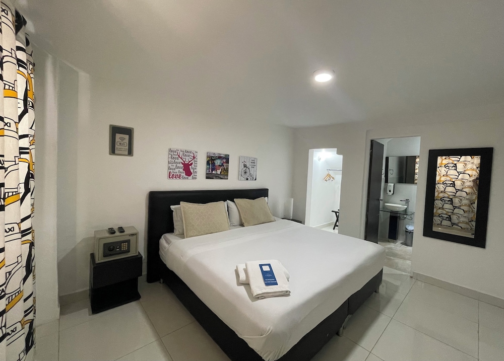Hostal Lleras Calle 8 18/49