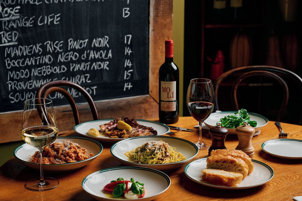 HEALESVILLE HOTEL 43/50