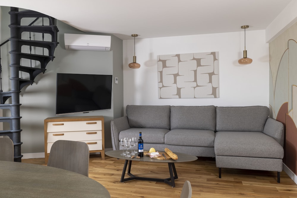 Yuna Blanche Serviced Apartments 45/71