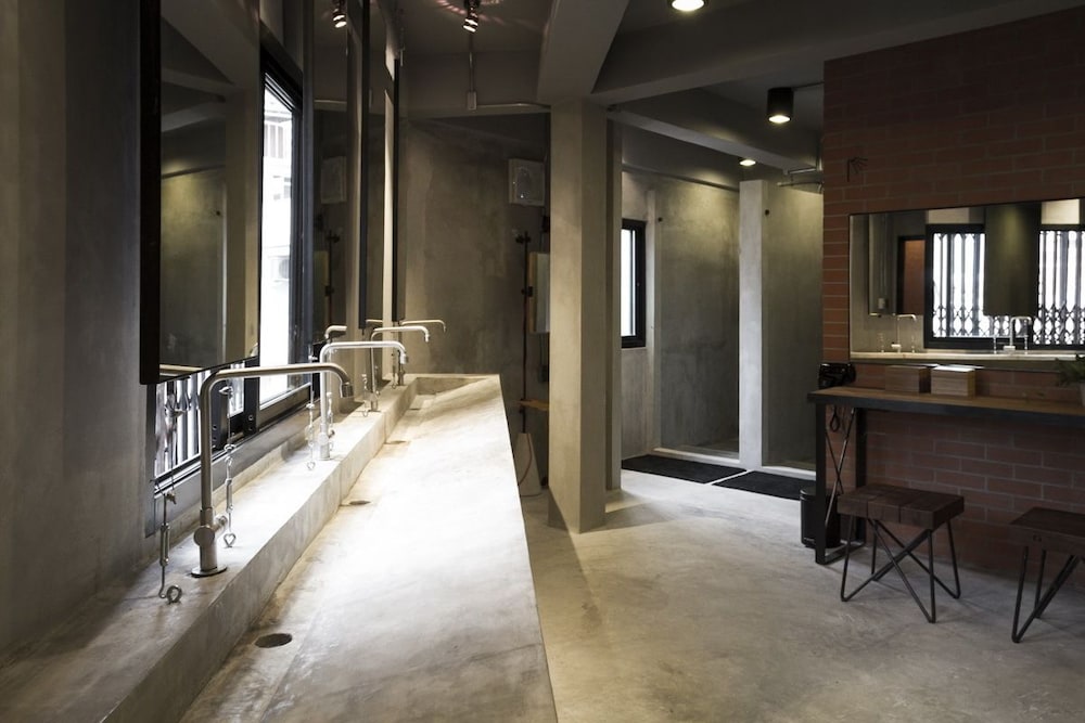 Bed Station Hostel 9/65