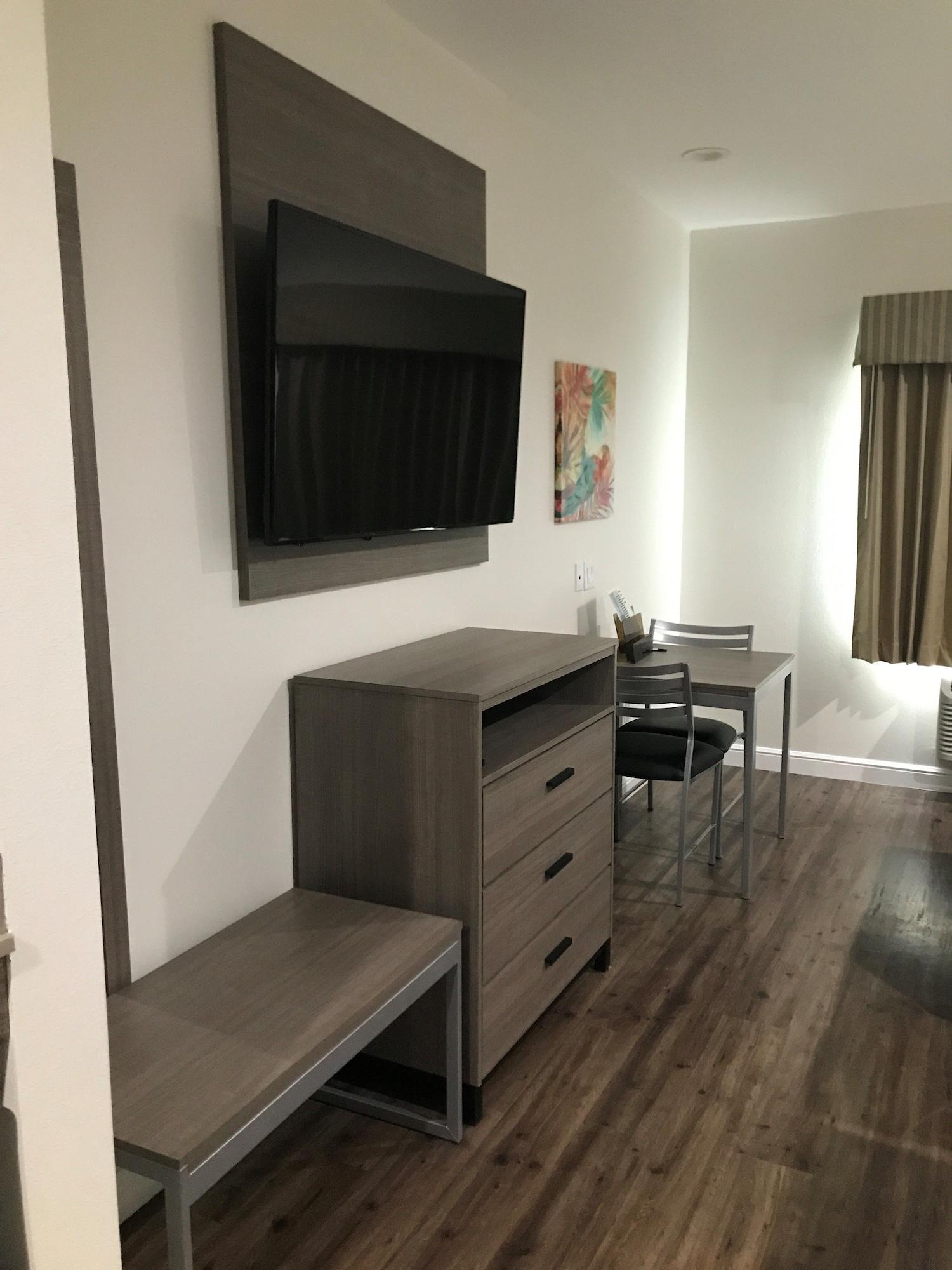 Grand Villa Inn & Suites- Humble 20/27