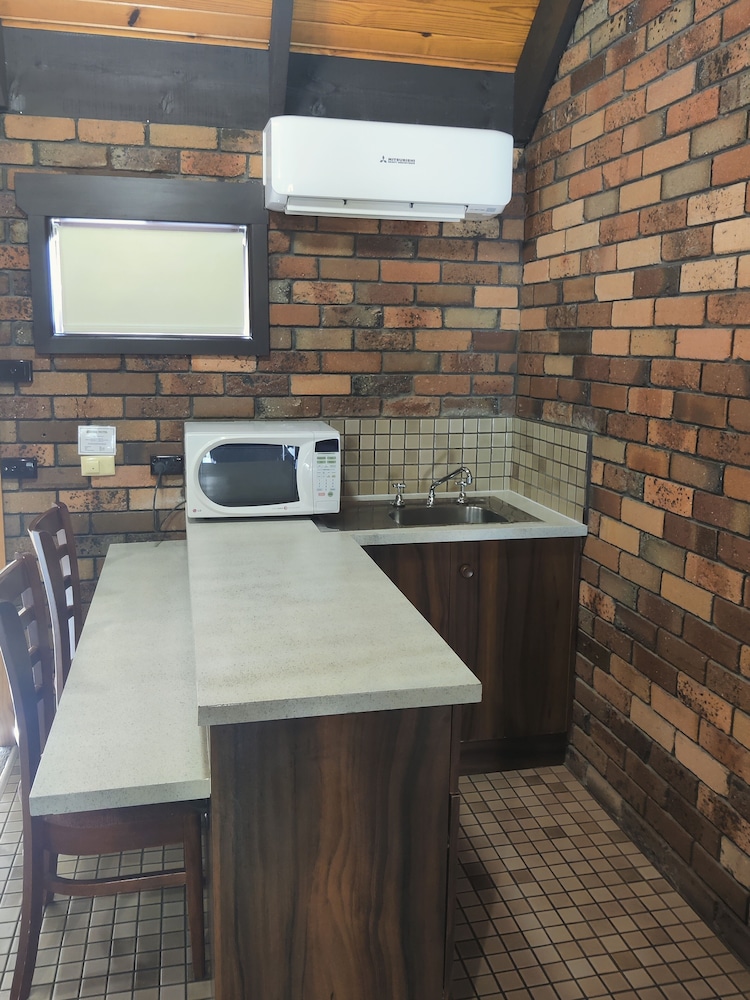 Belvoir Village Motel Apartments 38/57
