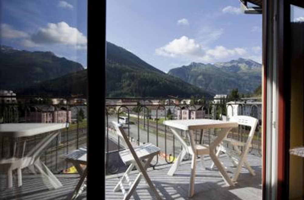 Euro Youth Hotel & Krone 26/66