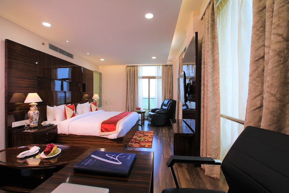 Hotel La New Delhi 15/40