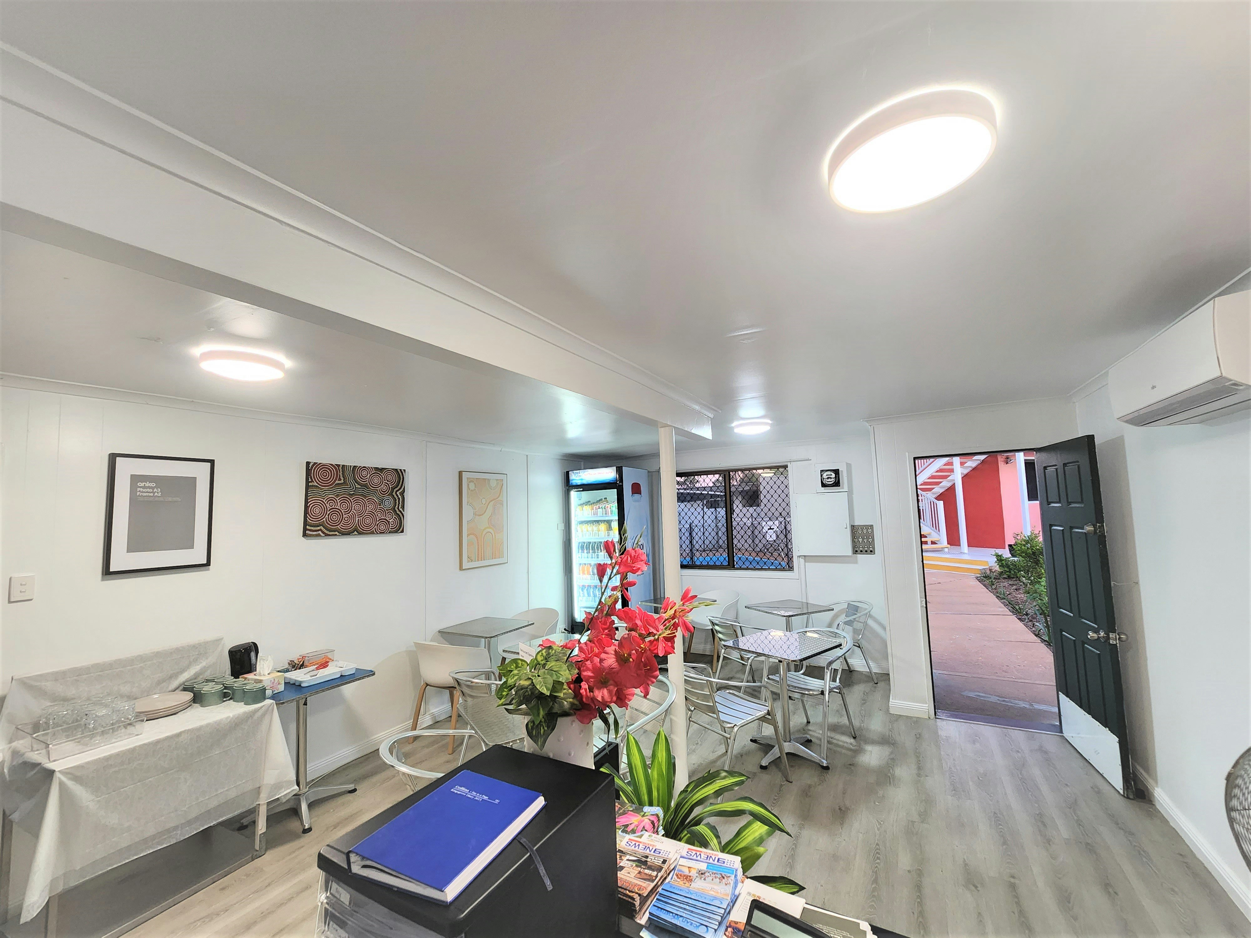 Palm Court Budget Motel Backpackers 33/43