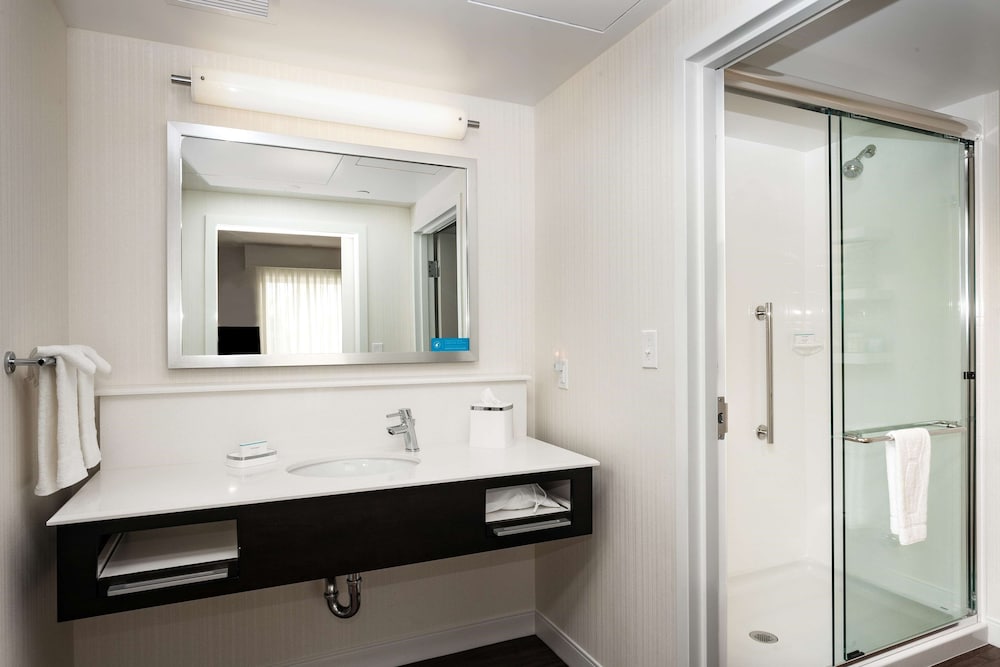 Hampton Inn Suites By Hilton Seattle Northgate 13/53