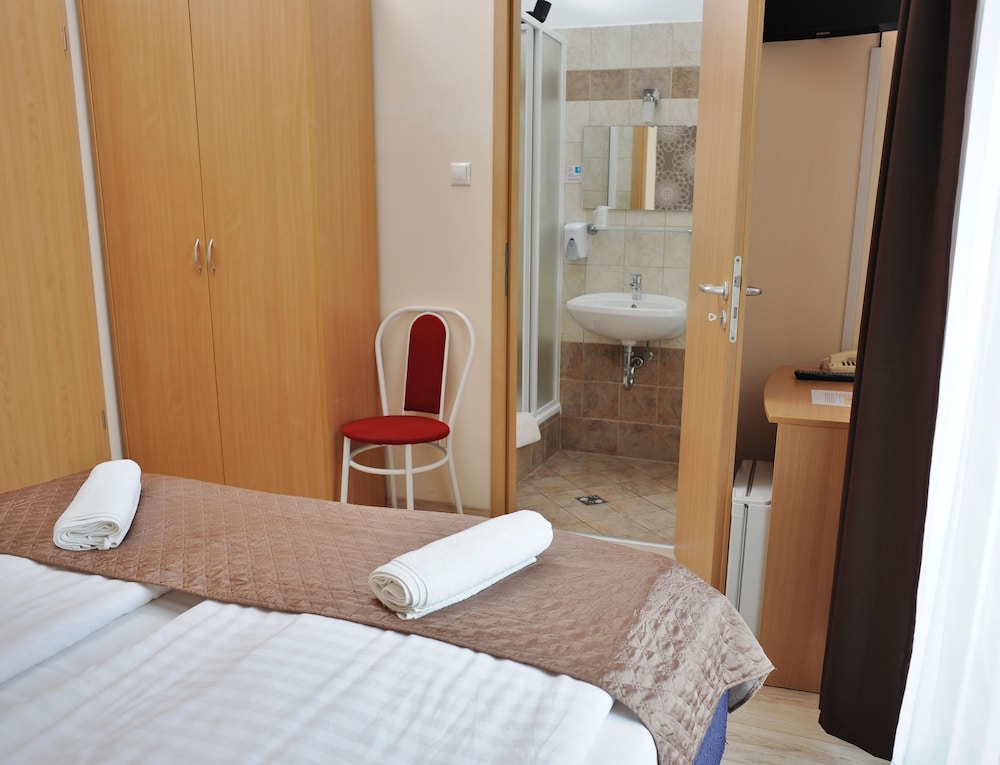 Hotel Papillon 25/50