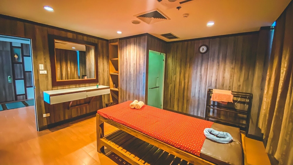 K Park Grand Hotel 60/76