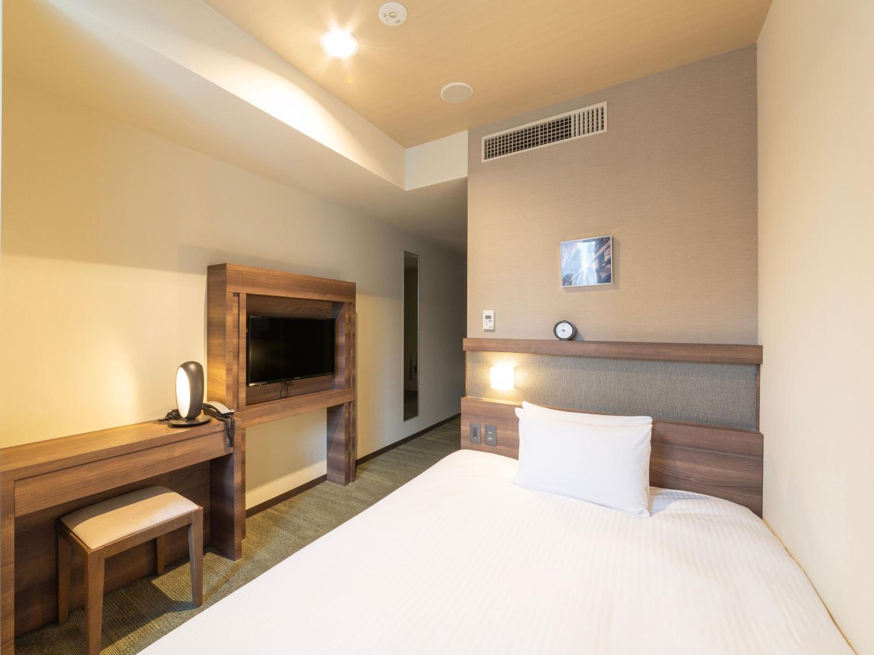 Semi Room, Semi Double Bed