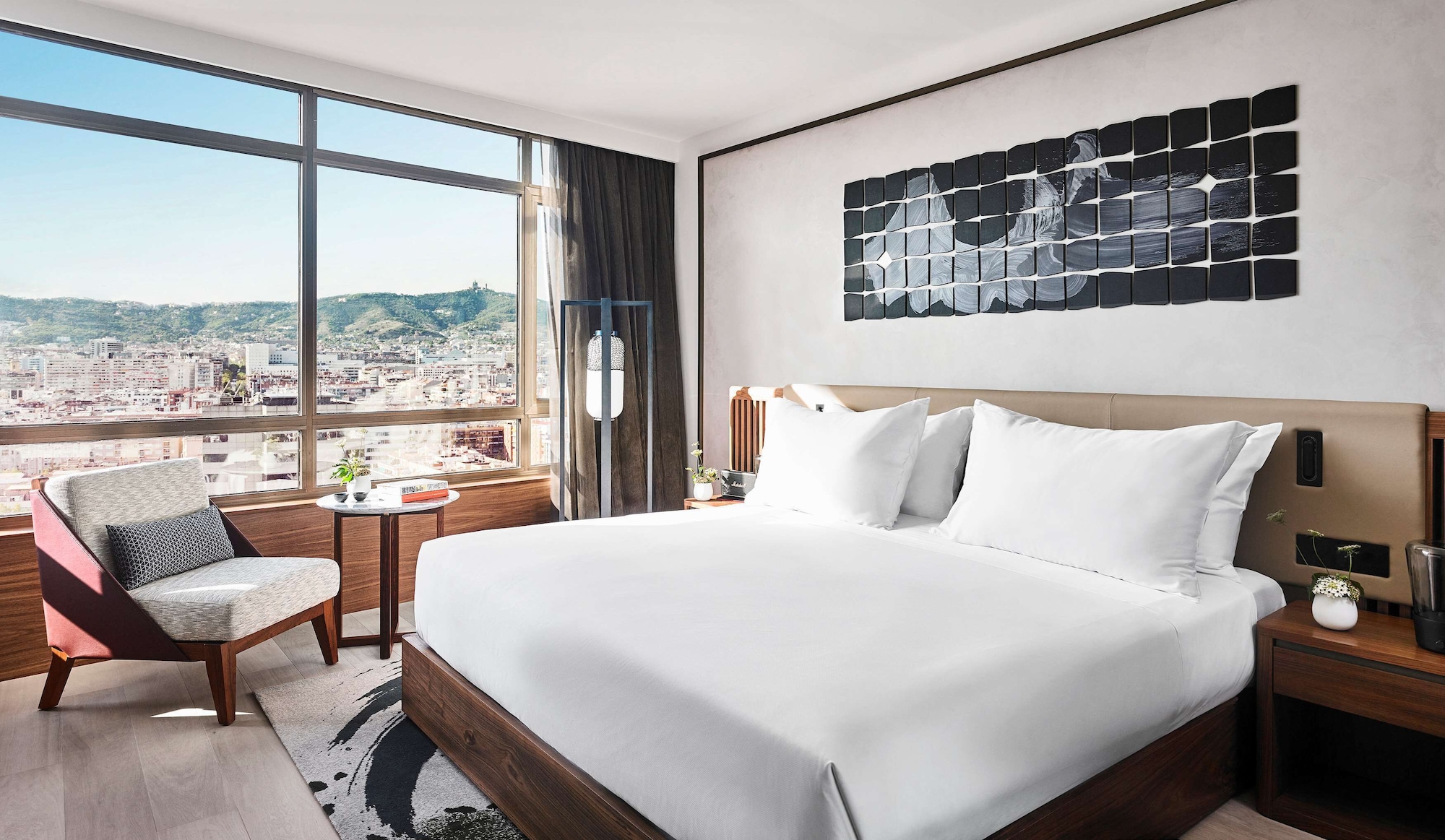 PREMIUM SKYLINE ROOM