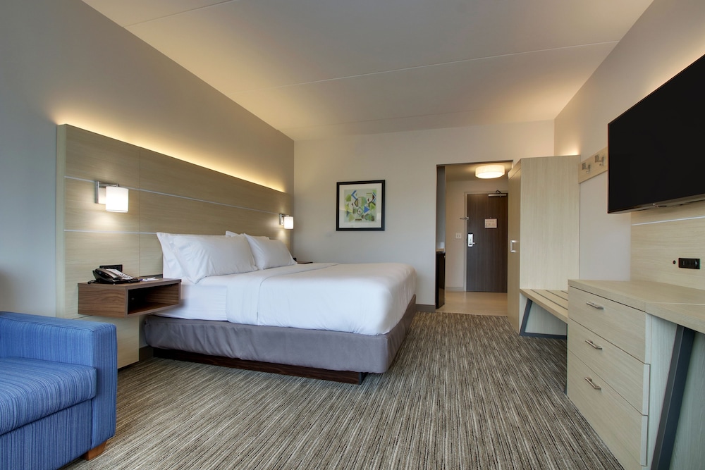 Standard, King Bed, Extra Floor Space