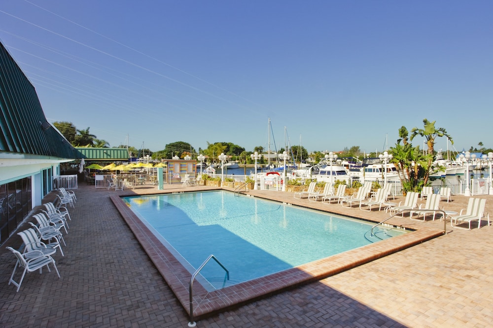 Ramada by Wyndham Sarasota Waterfront 33/71