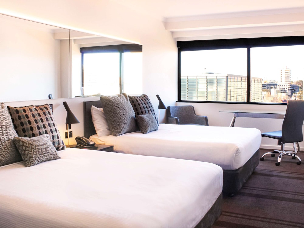 Mercure Sydney 9/67
