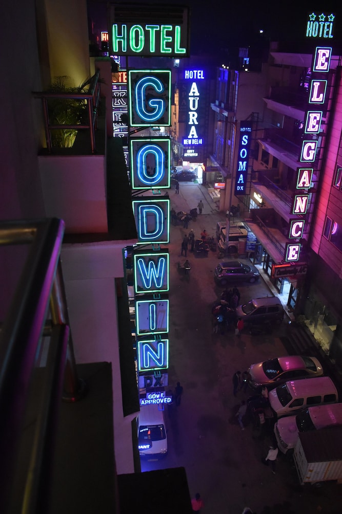 Godwin Deluxe Hotel 59/64