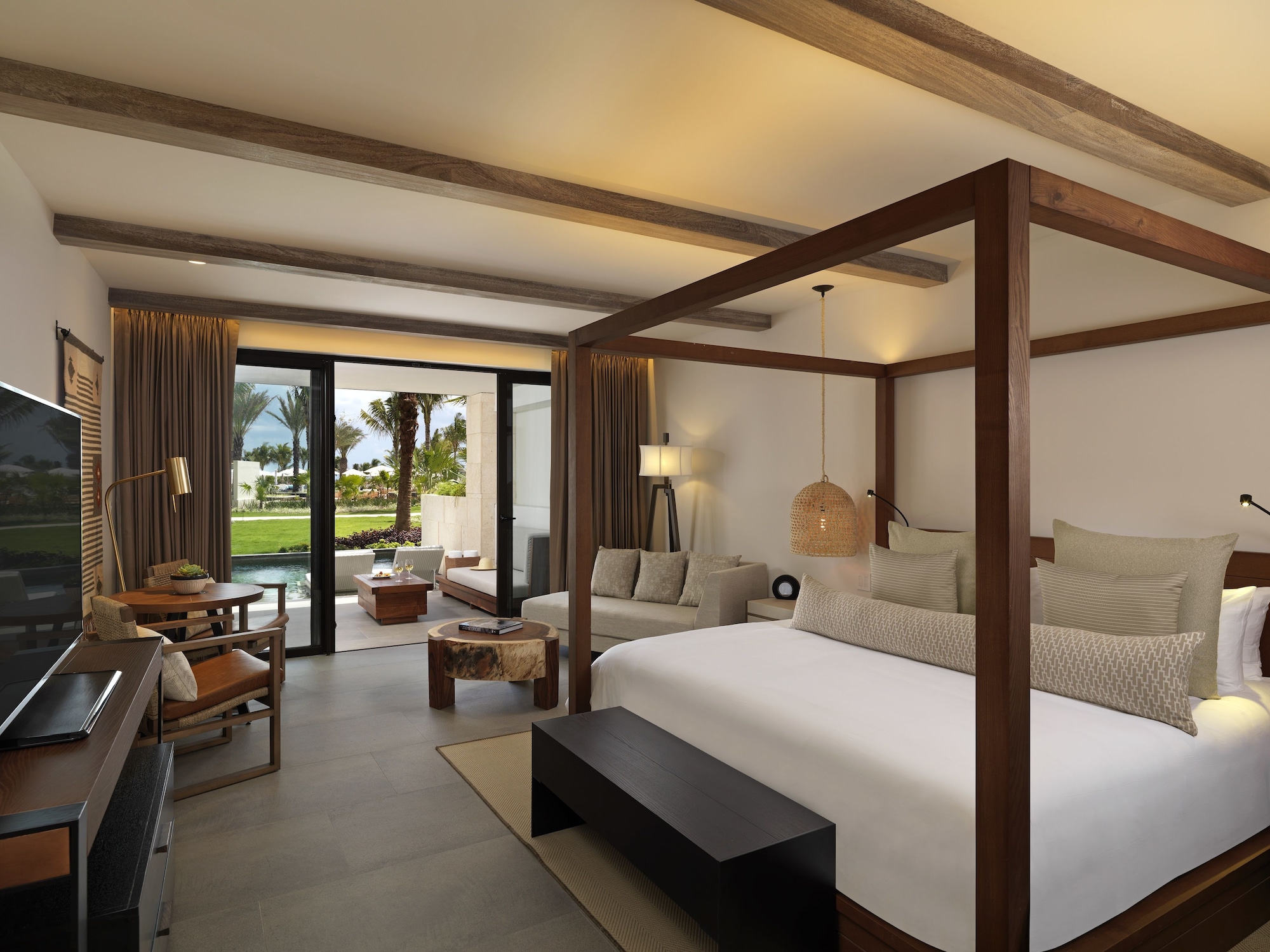 ALCOBA, KING BED, SWIM UP POOL