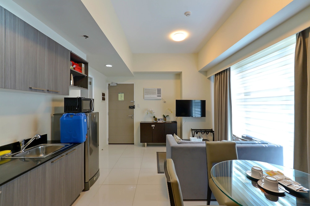 Premium Residence The Currency Ortigas 46/50