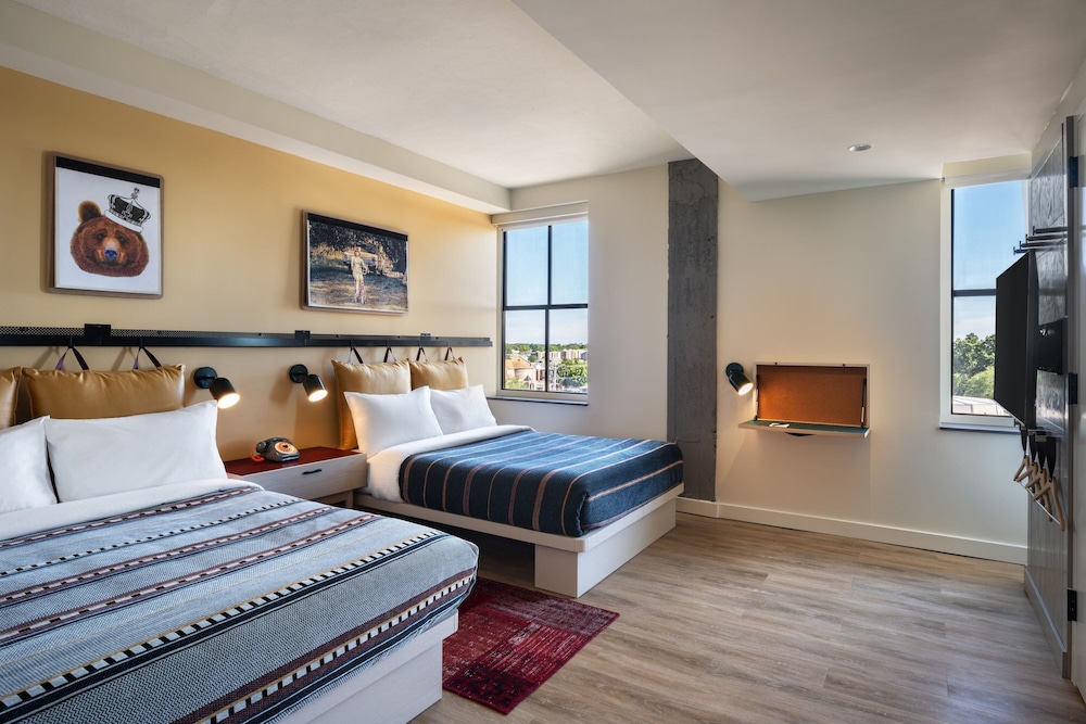 Moxy Springfield Downtown 20/55