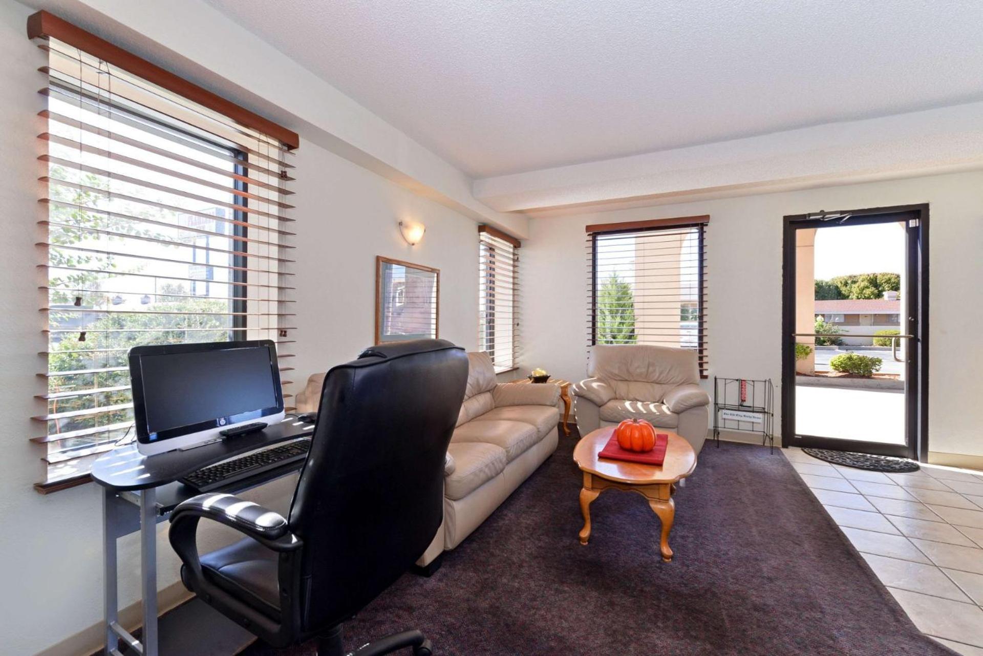 Executive Plus Inn and Suites 18/20