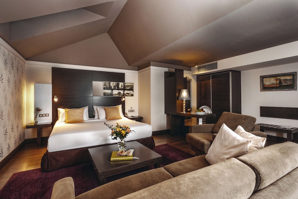 1 BEDROOM, JUNIOR SUITE, STUDIO