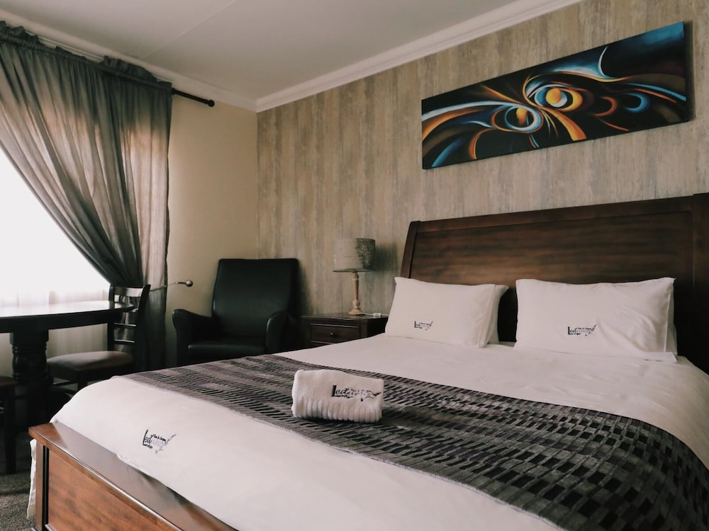 Ledumo Lodge 27/32